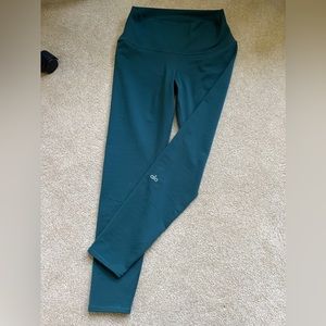 ALO yoga 7/8 high-waist airbrush leggings, midnight green, medium, like new